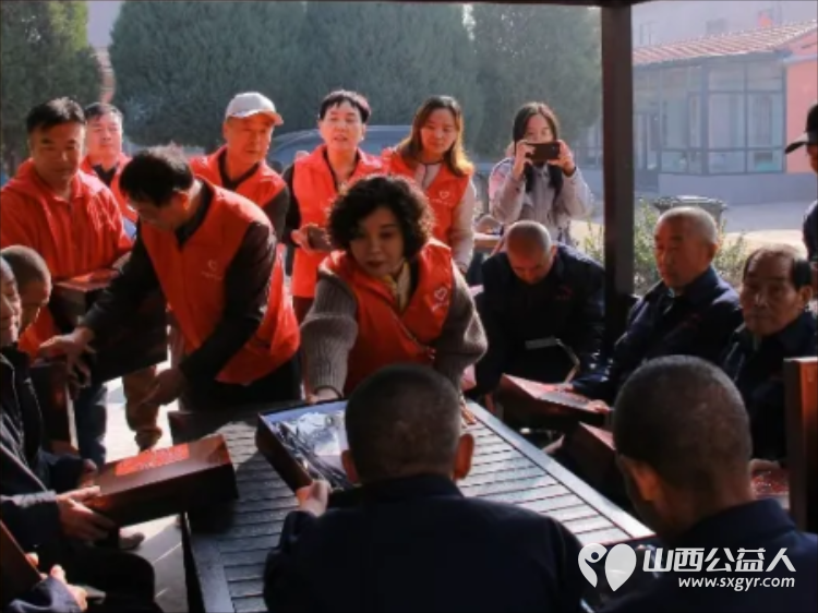 长治圆梦公益志愿者们为潞城区福康寿敬老院老人们送来了生活必需品有米面油菜食品床品保暖服等希望我们的爱心能给敬老院的老人们送去温暖与幸福 - 第52张