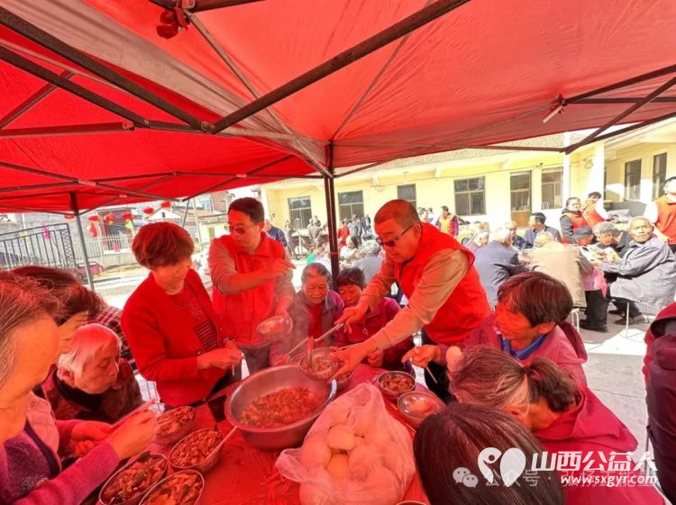 九九重阳到百善孝为先----重阳节屯留正能量公益志愿者到余吾镇北街村和村里的老人们共度重阳集体用餐免费理发看节目 - 第18张