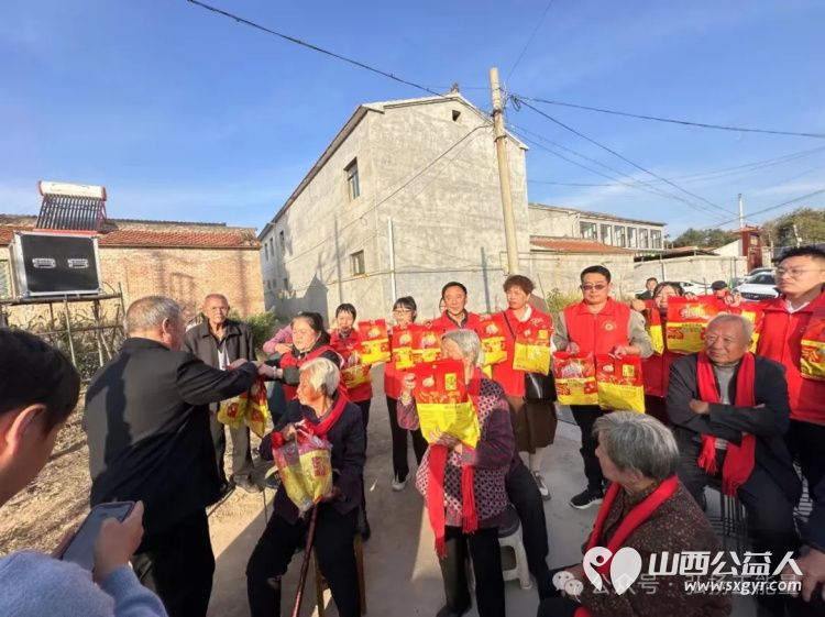 九九重阳到百善孝为先----重阳节屯留正能量公益志愿者到余吾镇北街村和村里的老人们共度重阳集体用餐免费理发看节目 - 第28张