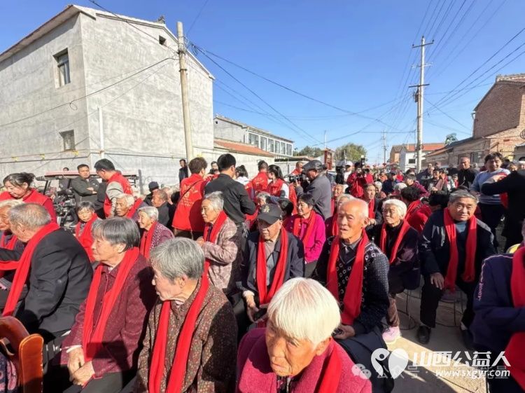 九九重阳到百善孝为先----重阳节屯留正能量公益志愿者到余吾镇北街村和村里的老人们共度重阳集体用餐免费理发看节目 - 第24张