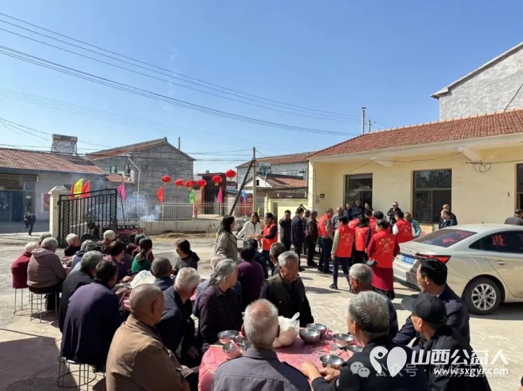 九九重阳到百善孝为先----重阳节屯留正能量公益志愿者到余吾镇北街村和村里的老人们共度重阳集体用餐免费理发看节目 - 第22张