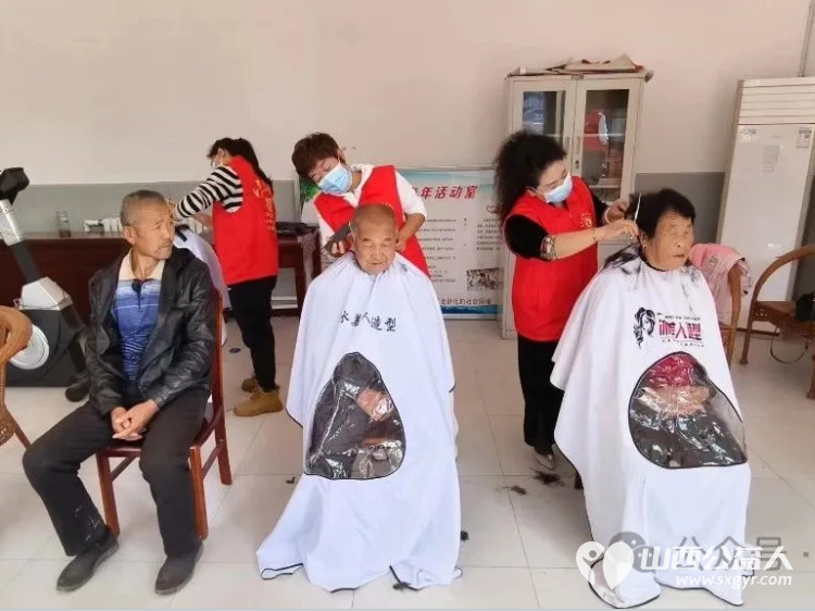 九九重阳到百善孝为先----重阳节屯留正能量公益志愿者到余吾镇北街村和村里的老人们共度重阳集体用餐免费理发看节目 - 第8张