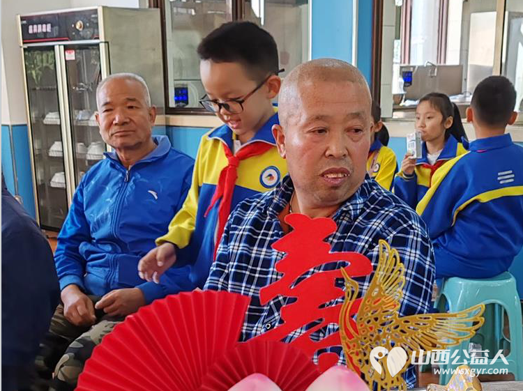 九九重阳节中国好人陈秀苗带领志愿者走进敬老院和老人们一起庆祝自己的节日 - 第2张