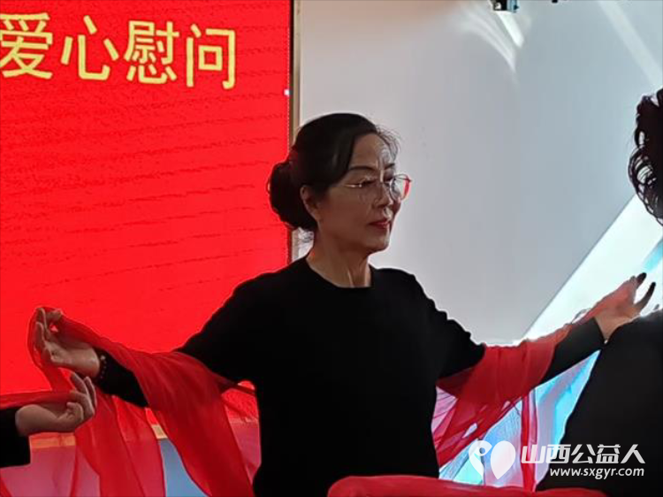 九九重阳节中国好人陈秀苗带领志愿者走进敬老院和老人们一起庆祝自己的节日 - 第6张