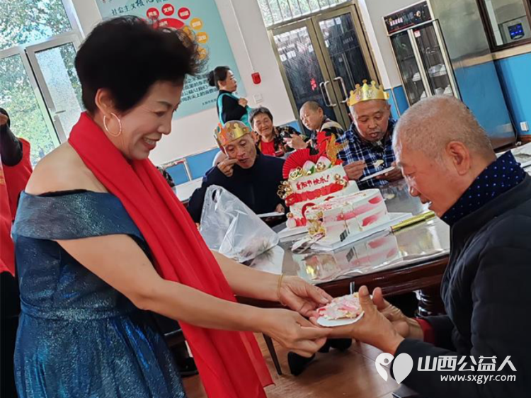 九九重阳节中国好人陈秀苗带领志愿者走进敬老院和老人们一起庆祝自己的节日 - 第4张