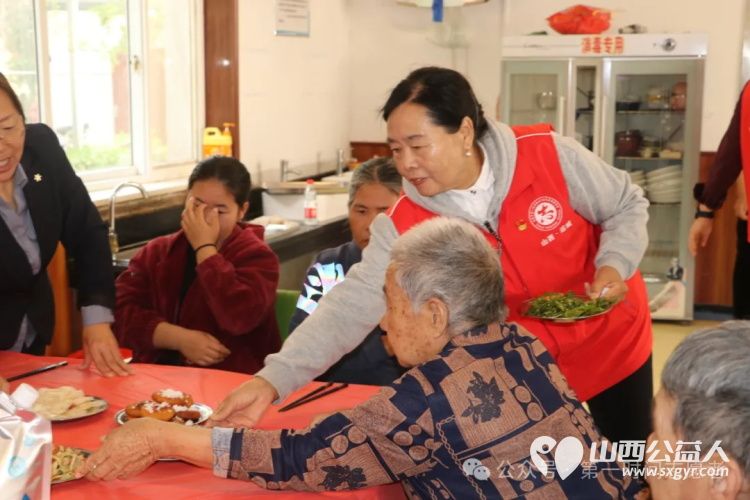 2024年九九重阳节情暖老人心运城市第一时间志愿者协会开展系列敬老志愿服务活动 - 第3张 - 山西公益人 2024年九九重阳节情暖老人心运城市第一时间志愿者协会开展系列敬老志愿服务活动 - 第3张
