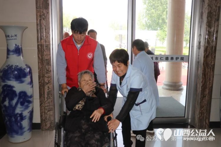 2024年九九重阳节情暖老人心运城市第一时间志愿者协会开展系列敬老志愿服务活动 - 第5张 - 山西公益人 2024年九九重阳节情暖老人心运城市第一时间志愿者协会开展系列敬老志愿服务活动 - 第5张