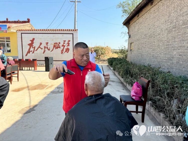2024年九九重阳节情暖老人心运城市第一时间志愿者协会开展系列敬老志愿服务活动 - 第7张 - 山西公益人 2024年九九重阳节情暖老人心运城市第一时间志愿者协会开展系列敬老志愿服务活动 - 第7张