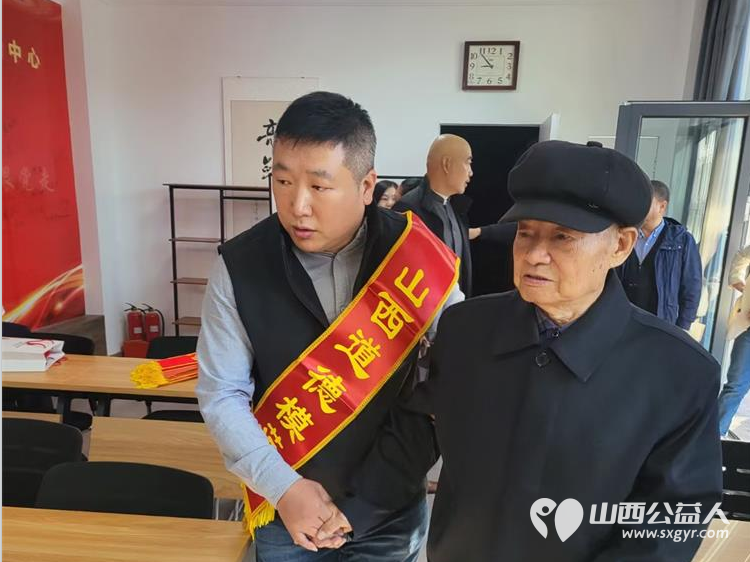 在重阳节这一天太原神舟老班长爱国拥军志愿服务团走进市军休二所开展慰问活动 - 第6张