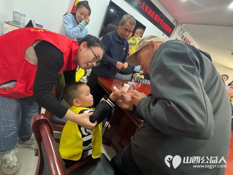 重阳节，武乡县太东社区开展“九九重阳节 浓浓敬老情”重阳节主题活动 - 第6张