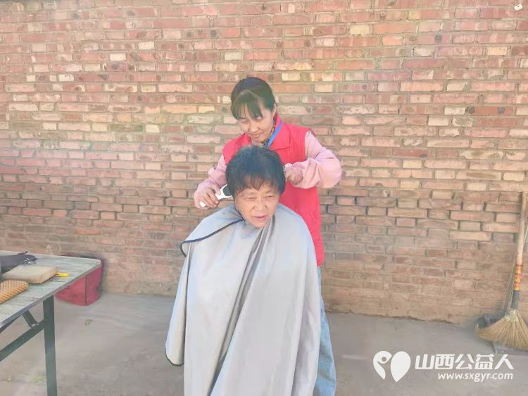 10月11日重阳节志愿服务进社区健康活动暖人心介休市敬老协会服务北关街道新华南街社区老年居民 - 第11张 - 山西公益人 10月11日重阳节志愿服务进社区健康活动暖人心介休市敬老协会服务北关街道新华南街社区老年居民 - 第11张