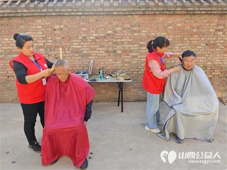10月11日重阳节志愿服务进社区健康活动暖人心介休市敬老协会服务北关街道新华南街社区老年居民 - 第8张 - 山西公益人 10月11日重阳节志愿服务进社区健康活动暖人心介休市敬老协会服务北关街道新华南街社区老年居民 - 第8张