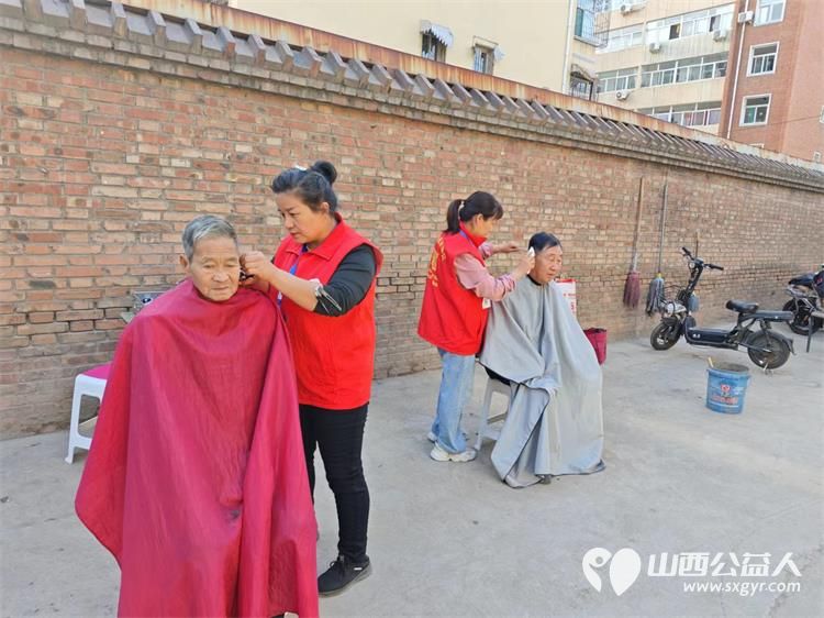 10月11日重阳节志愿服务进社区健康活动暖人心介休市敬老协会服务北关街道新华南街社区老年居民 - 第5张 - 山西公益人 10月11日重阳节志愿服务进社区健康活动暖人心介休市敬老协会服务北关街道新华南街社区老年居民 - 第5张