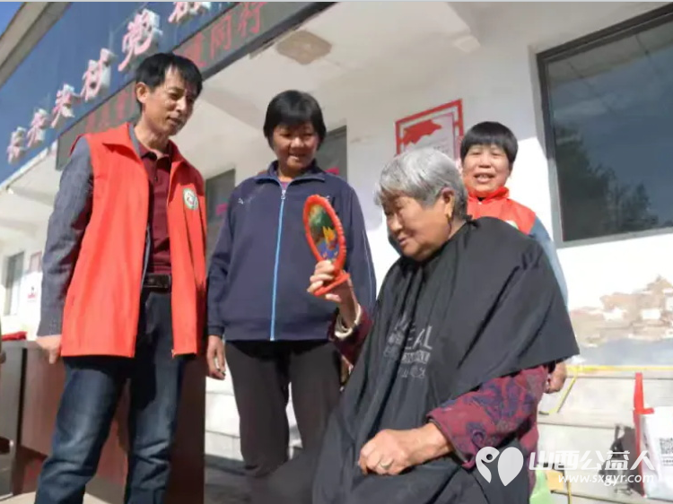 九九重阳节浓浓敬老情----上党区义工协会走进长井头村爱心义剪让孤寡老人感受到暖暖的爱意 - 第5张