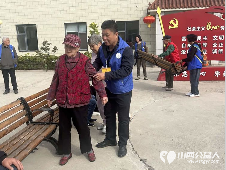 九九重阳快乐安康 长治市小雨点公益志愿者协会志愿者驱车来到马厂镇的富村敬老院和老人一起共度欢乐重阳 - 第3张 - 山西公益人 九九重阳快乐安康 长治市小雨点公益志愿者协会志愿者驱车来到马厂镇的富村敬老院和老人一起共度欢乐重阳 - 第3张