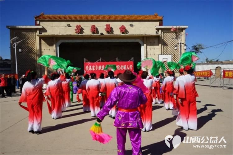情系家乡献爱心----忻州秀容公益服务中心携手爱心企业忻州福耀玻璃薄建光总经理开展重阳节家乡慰问活动为芳兰村的41户老人每家捐赠了一袋白面 - 第12张 - 山西公益人 情系家乡献爱心----忻州秀容公益服务中心携手爱心企业忻州福耀玻璃薄建光总经理开展重阳节家乡慰问活动为芳兰村的41户老人每家捐赠了一袋白面 - 第12张