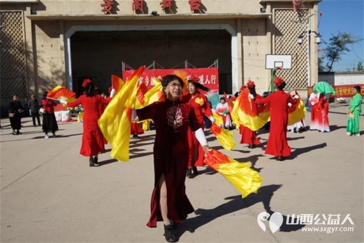 情系家乡献爱心----忻州秀容公益服务中心携手爱心企业忻州福耀玻璃薄建光总经理开展重阳节家乡慰问活动为芳兰村的41户老人每家捐赠了一袋白面 - 第9张 - 山西公益人 情系家乡献爱心----忻州秀容公益服务中心携手爱心企业忻州福耀玻璃薄建光总经理开展重阳节家乡慰问活动为芳兰村的41户老人每家捐赠了一袋白面 - 第9张