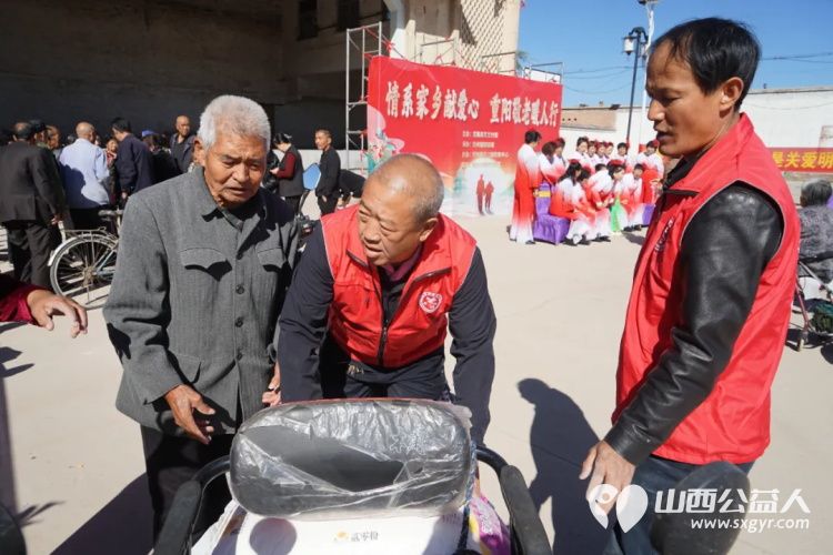 情系家乡献爱心----忻州秀容公益服务中心携手爱心企业忻州福耀玻璃薄建光总经理开展重阳节家乡慰问活动为芳兰村的41户老人每家捐赠了一袋白面 - 第20张 - 山西公益人 情系家乡献爱心----忻州秀容公益服务中心携手爱心企业忻州福耀玻璃薄建光总经理开展重阳节家乡慰问活动为芳兰村的41户老人每家捐赠了一袋白面 - 第20张