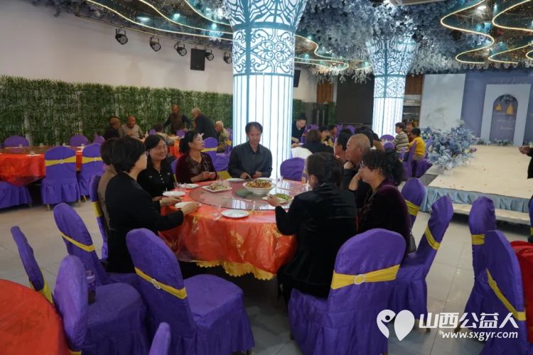情系家乡献爱心----忻州秀容公益服务中心携手爱心企业忻州福耀玻璃薄建光总经理开展重阳节家乡慰问活动为芳兰村的41户老人每家捐赠了一袋白面 - 第23张 - 山西公益人 情系家乡献爱心----忻州秀容公益服务中心携手爱心企业忻州福耀玻璃薄建光总经理开展重阳节家乡慰问活动为芳兰村的41户老人每家捐赠了一袋白面 - 第23张