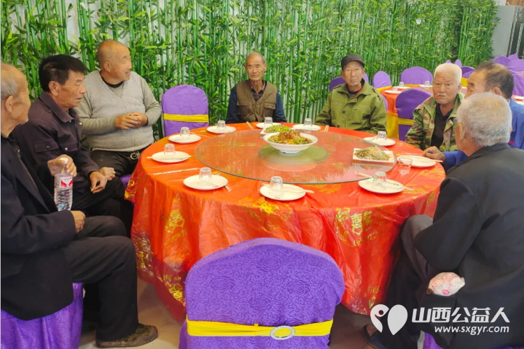 情系家乡献爱心----忻州秀容公益服务中心携手爱心企业忻州福耀玻璃薄建光总经理开展重阳节家乡慰问活动为芳兰村的41户老人每家捐赠了一袋白面 - 第25张 - 山西公益人 情系家乡献爱心----忻州秀容公益服务中心携手爱心企业忻州福耀玻璃薄建光总经理开展重阳节家乡慰问活动为芳兰村的41户老人每家捐赠了一袋白面 - 第25张