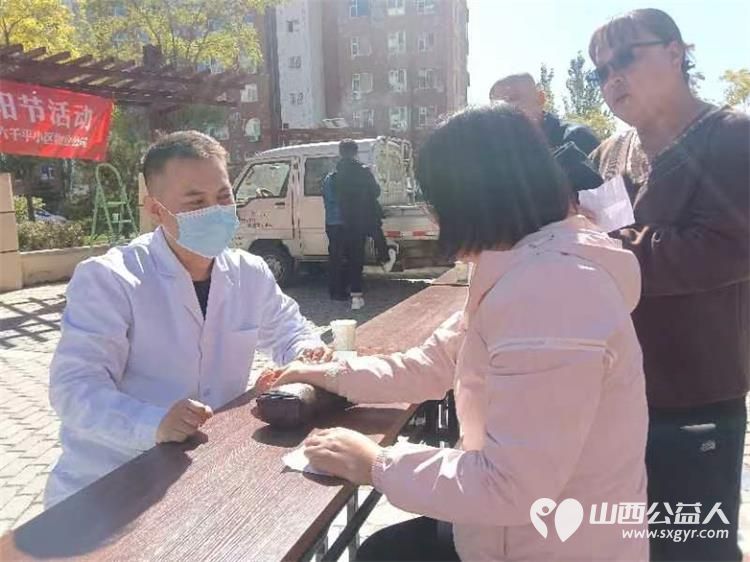 太原市专家协会全科医生霍素文联合晋源区金胜镇电西社区、小区物业公司举办了“爱在重阳健康与民同行”健康宣传活动 - 第1张 - 山西公益人 太原市专家协会全科医生霍素文联合晋源区金胜镇电西社区、小区物业公司举办了“爱在重阳健康与民同行”健康宣传活动 - 第1张
