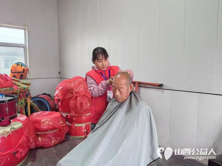介休市敬老协会10月19日孝善行之敬老爱老助老行动在洪山镇崇贤村进行 - 第4张 - 山西公益人 介休市敬老协会10月19日孝善行之敬老爱老助老行动在洪山镇崇贤村进行 - 第4张