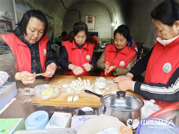 介休市敬老协会敬老爱老助老行动在洪山镇崇贤村入户86岁特困老人郝太山家中帮助清理卫生 - 第7张 - 山西公益人 介休市敬老协会敬老爱老助老行动在洪山镇崇贤村入户86岁特困老人郝太山家中帮助清理卫生 - 第7张