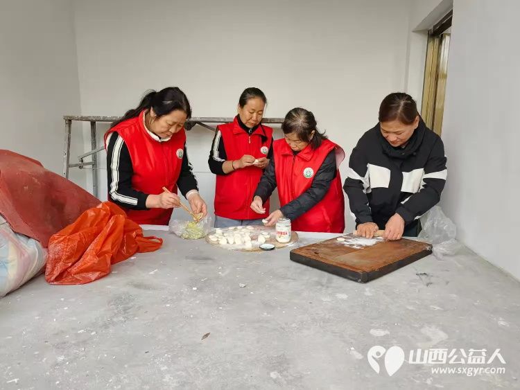 介休市敬老协会在洪山镇崇贤村入户81岁特困老人胡家龙家中帮助清理卫生包饺子 - 第18张 - 山西公益人 介休市敬老协会在洪山镇崇贤村入户81岁特困老人胡家龙家中帮助清理卫生包饺子 - 第18张