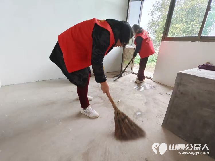 介休市敬老协会在洪山镇崇贤村入户81岁特困老人胡家龙家中帮助清理卫生包饺子 - 第14张 - 山西公益人 介休市敬老协会在洪山镇崇贤村入户81岁特困老人胡家龙家中帮助清理卫生包饺子 - 第14张