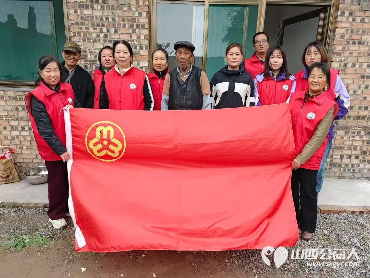 介休市敬老协会在洪山镇崇贤村入户81岁特困老人胡家龙家中帮助清理卫生包饺子 - 第1张 - 山西公益人 介休市敬老协会在洪山镇崇贤村入户81岁特困老人胡家龙家中帮助清理卫生包饺子 - 第1张