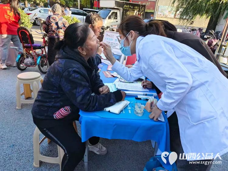 健康活动暖人心10月23日介休市敬老协会组织志愿者在西关街道绵山北街社区为社区老人爱心理发健康义诊服务 - 第29张 - 山西公益人 健康活动暖人心10月23日介休市敬老协会组织志愿者在西关街道绵山北街社区为社区老人爱心理发健康义诊服务 - 第29张
