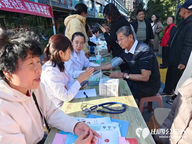 健康活动暖人心10月23日介休市敬老协会组织志愿者在西关街道绵山北街社区为社区老人爱心理发健康义诊服务 - 第18张 - 山西公益人 健康活动暖人心10月23日介休市敬老协会组织志愿者在西关街道绵山北街社区为社区老人爱心理发健康义诊服务 - 第18张