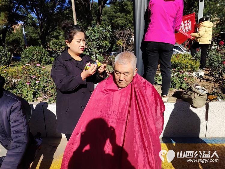 健康活动暖人心10月23日介休市敬老协会组织志愿者在西关街道绵山北街社区为社区老人爱心理发健康义诊服务 - 第20张 - 山西公益人 健康活动暖人心10月23日介休市敬老协会组织志愿者在西关街道绵山北街社区为社区老人爱心理发健康义诊服务 - 第20张