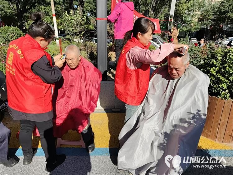 健康活动暖人心10月23日介休市敬老协会组织志愿者在西关街道绵山北街社区为社区老人爱心理发健康义诊服务 - 第7张 - 山西公益人 健康活动暖人心10月23日介休市敬老协会组织志愿者在西关街道绵山北街社区为社区老人爱心理发健康义诊服务 - 第7张