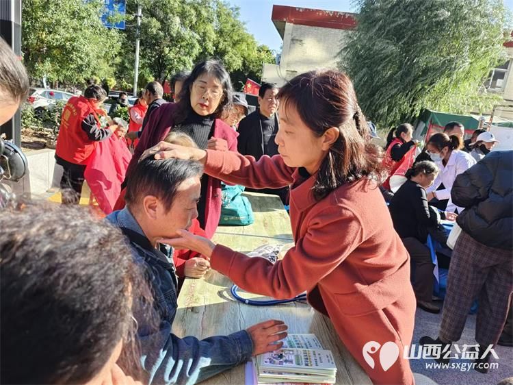 健康活动暖人心10月23日介休市敬老协会组织志愿者在西关街道绵山北街社区为社区老人爱心理发健康义诊服务 - 第17张 - 山西公益人 健康活动暖人心10月23日介休市敬老协会组织志愿者在西关街道绵山北街社区为社区老人爱心理发健康义诊服务 - 第17张