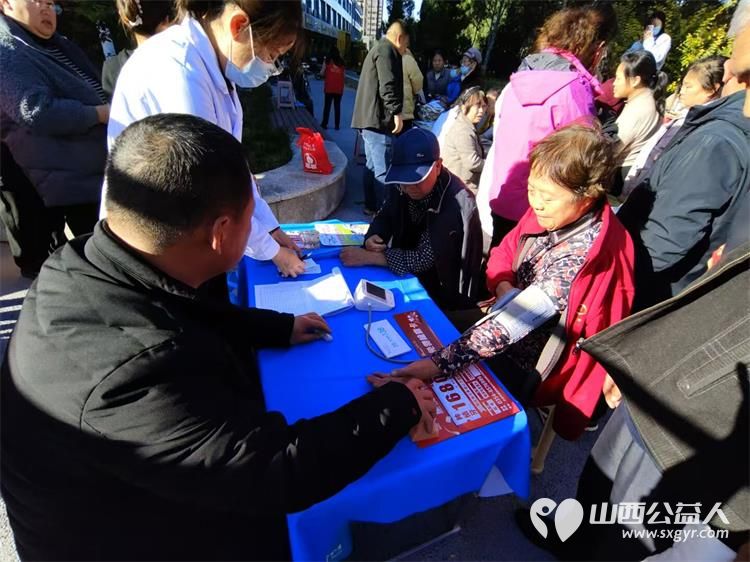 健康活动暖人心10月23日介休市敬老协会组织志愿者在西关街道绵山北街社区为社区老人爱心理发健康义诊服务 - 第14张 - 山西公益人 健康活动暖人心10月23日介休市敬老协会组织志愿者在西关街道绵山北街社区为社区老人爱心理发健康义诊服务 - 第14张