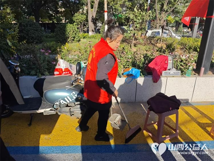 健康活动暖人心10月23日介休市敬老协会组织志愿者在西关街道绵山北街社区为社区老人爱心理发健康义诊服务 - 第22张 - 山西公益人 健康活动暖人心10月23日介休市敬老协会组织志愿者在西关街道绵山北街社区为社区老人爱心理发健康义诊服务 - 第22张