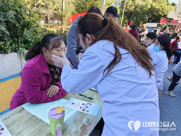 健康活动暖人心10月23日介休市敬老协会组织志愿者在西关街道绵山北街社区为社区老人爱心理发健康义诊服务 - 第28张 - 山西公益人 健康活动暖人心10月23日介休市敬老协会组织志愿者在西关街道绵山北街社区为社区老人爱心理发健康义诊服务 - 第28张