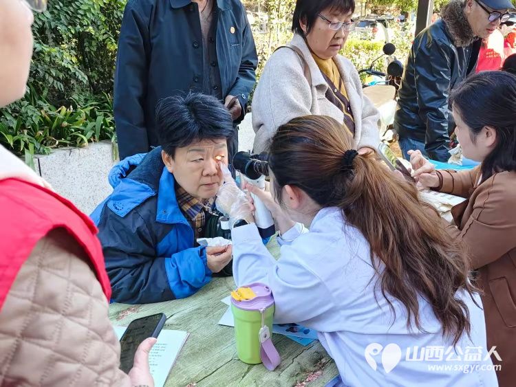 健康活动暖人心10月23日介休市敬老协会组织志愿者在西关街道绵山北街社区为社区老人爱心理发健康义诊服务 - 第24张 - 山西公益人 健康活动暖人心10月23日介休市敬老协会组织志愿者在西关街道绵山北街社区为社区老人爱心理发健康义诊服务 - 第24张