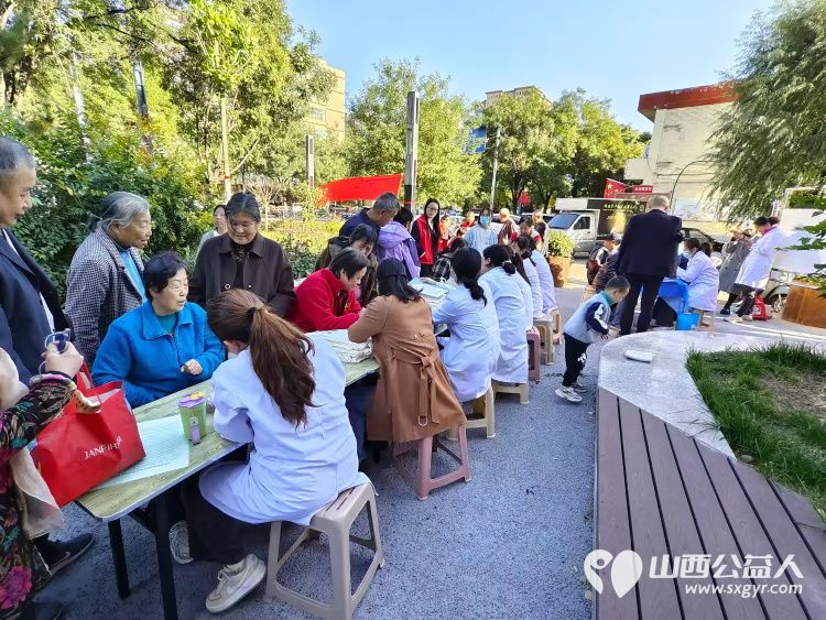 健康活动暖人心10月23日介休市敬老协会组织志愿者在西关街道绵山北街社区为社区老人爱心理发健康义诊服务 - 第13张 - 山西公益人 健康活动暖人心10月23日介休市敬老协会组织志愿者在西关街道绵山北街社区为社区老人爱心理发健康义诊服务 - 第13张