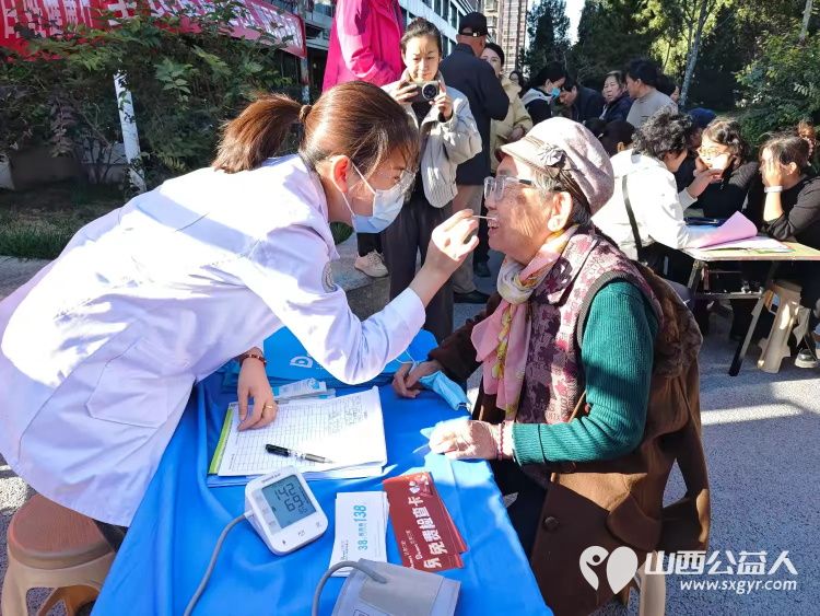 健康活动暖人心10月23日介休市敬老协会组织志愿者在西关街道绵山北街社区为社区老人爱心理发健康义诊服务 - 第23张 - 山西公益人 健康活动暖人心10月23日介休市敬老协会组织志愿者在西关街道绵山北街社区为社区老人爱心理发健康义诊服务 - 第23张