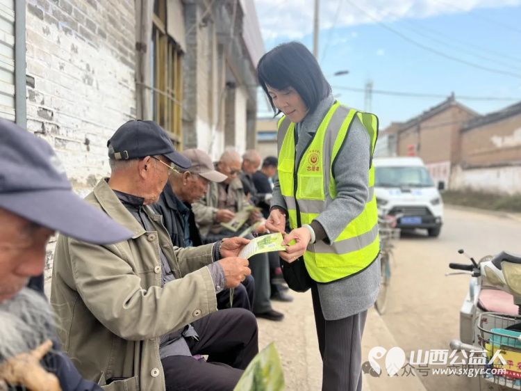 忻州市环保志愿者协会在行动开展环境保护宣传活动禁止秸秆露天焚烧共同建设美丽忻州 - 第1张