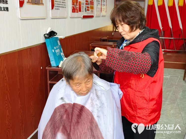介休市敬老协会敬老爱老助老行动10月26日走进连福镇东湖龙村为村里60岁以上所有老人爱心理发、义诊 - 第13张 - 山西公益人 介休市敬老协会敬老爱老助老行动10月26日走进连福镇东湖龙村为村里60岁以上所有老人爱心理发、义诊 - 第13张