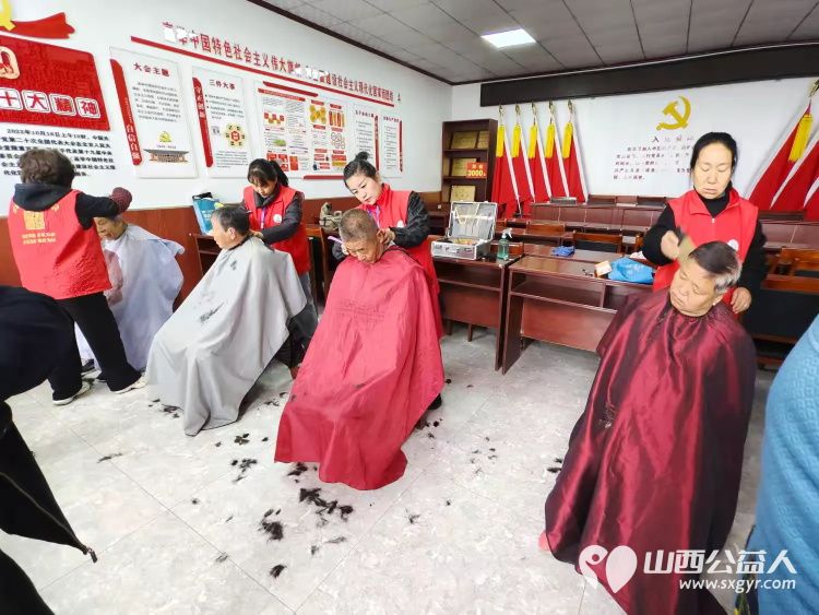 介休市敬老协会敬老爱老助老行动10月26日走进连福镇东湖龙村为村里60岁以上所有老人爱心理发、义诊 - 第4张 - 山西公益人 介休市敬老协会敬老爱老助老行动10月26日走进连福镇东湖龙村为村里60岁以上所有老人爱心理发、义诊 - 第4张