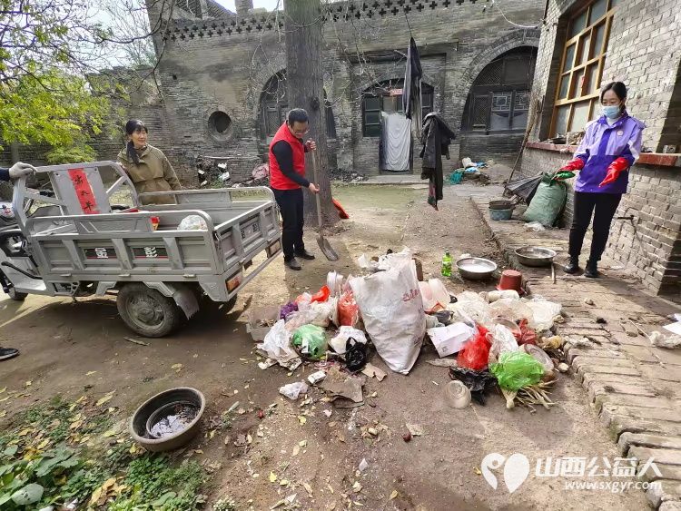 介休市敬老协会志愿者走进连福镇东湖龙村走进83岁特困老人史保明家中进行入户帮扶为老人理发打扫室内外卫生并为老人包了饺子 - 第20张 - 山西公益人 介休市敬老协会志愿者走进连福镇东湖龙村走进83岁特困老人史保明家中进行入户帮扶为老人理发打扫室内外卫生并为老人包了饺子 - 第20张