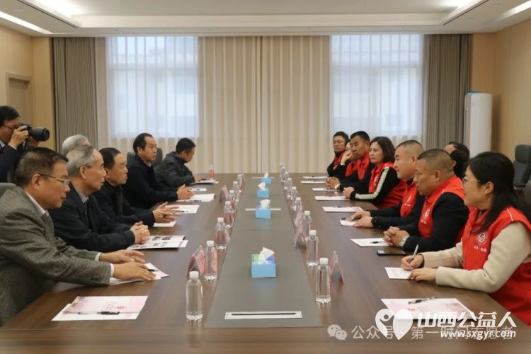 山西省关工委领导来到运城市盐湖区第一时间志愿者协会调研交流关心下一代工作的开展情况 - 第2张