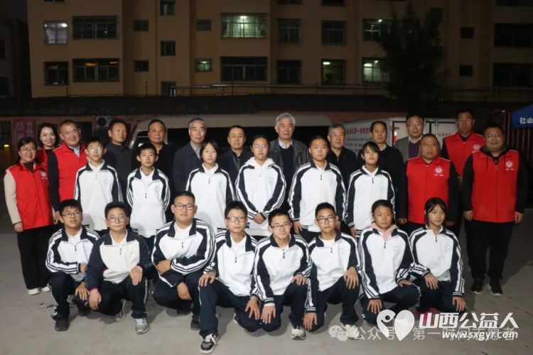 山西省关工委领导来到运城市盐湖区第一时间志愿者协会调研交流关心下一代工作的开展情况 - 第1张