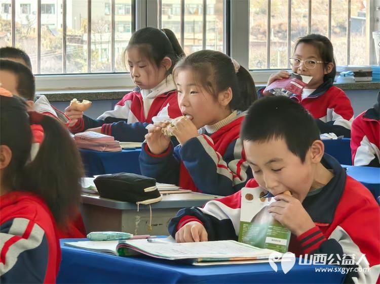 石楼县青年志愿者协会携手山西众信公益基金在石楼县成功启动了其温情满满的“尝尝幸福的味道”公益项目 - 第5张