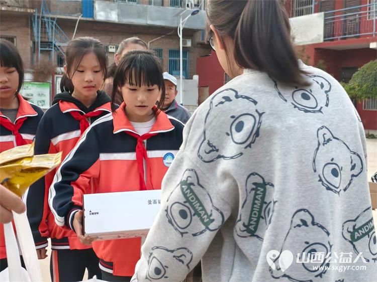 石楼县青年志愿者协会携手山西众信公益基金在石楼县继续开展“尝尝幸福的味道”公益项目 - 第6张