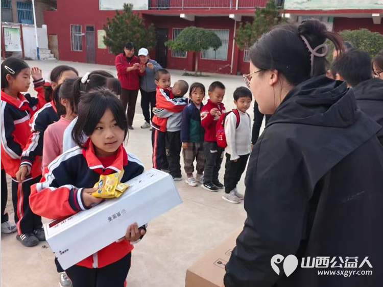 石楼县青年志愿者协会携手山西众信公益基金在石楼县继续开展“尝尝幸福的味道”公益项目 - 第4张